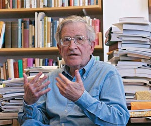 La situación actual de Egipto es un problema para EEUU, dice Chomsky